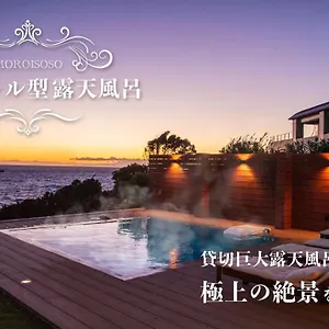 ヴィラ Moroisoso プール型巨大露天風呂 プライベートヴィラ, 三浦市